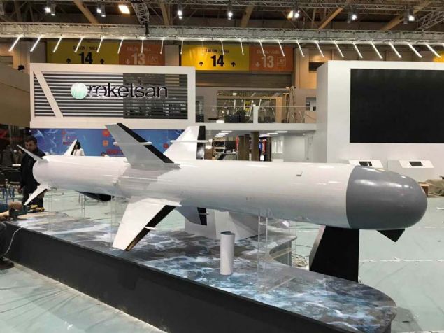 Milli gemi savar fzesi ATMACA   <br><br>  Milli gemi savar fzemiz ATMACA ROKETSAN standnda sergileniyor. ATMACA 250+ kilometre menzile sahip      