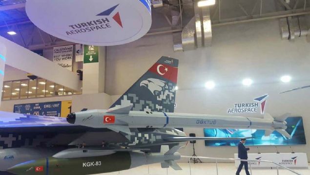 Hrjet ve Gktu fzesi   <br><br>  Trk Havaclk ve Uzay Sanayii A.. tarafndan jet motorlu eitim ve yakn hava destek ua olarak tasarlanp, gelitirilecek ve retilecek olan bir askeri eitim uaTrk Havaclk ve Uzay Sanayii A.. tarafndan jet motorlu eitim ve yakn hava destek ua olarak tasarlanp, gelitirilecek ve retilecek olan bir askeri eitim ua olacak HRJET ve yerli gelitirilen Gktu Havadan Havaya Fze      