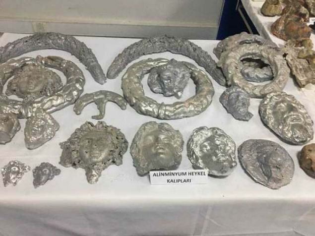 ��phelilerin ifadeleri �zerine soru�turmay� derinle�tiren ekipler, Konya, Mersin, Adana, Isparta ve Manisa'da belirlenen adreslere e� zamanl� bask�n yapt�.   