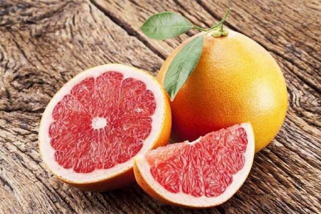 Greyfurt   <br><br>  Greyfurt da bir lif deposu. znebilir bu lifler uzun srede sindiriliyor ve daha uzun sre tok kalmanz salyor. Karn yalarndan kurtulmanza yardmc olan bu meyveyi gnde 1 n yemekten nce yarm greyfurt eklinde tketebilirsiniz. 