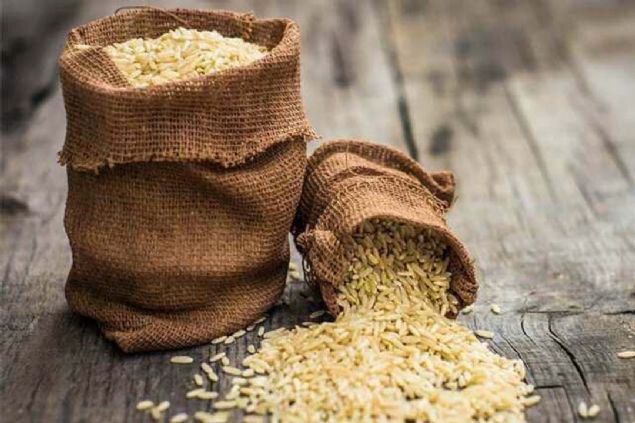 Esmer pirin   <br><br>  Bir lif deposu daha! lenmi beyaz pirin, makarna ya da ekmek yerine tercih edebileceiniz esmer pirin, vcutta daha kolay paralanyor. Kalorisi ayn olsa da esmer pirin tketenlerde karn yalanmasnn daha az olduu aratrmalarla ortaya km. 