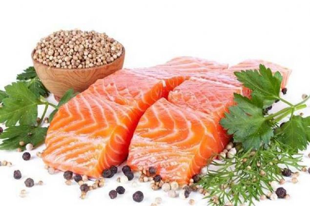 Somon   <br><br>  Somon tam bir omega-3 deposu ve ya yakc olmasn da bu zelliine borlu. Bilim insanlar ilikiyi henz kesin olarak zebilmi deil ama omega-3 ya asitleri vcutta ya ktlesini kltyor. stelik somon gibi yal balklar tkettiinizde omega-3 sayesinde daha uzun sre tok kalyorsunuz. 