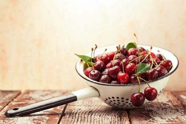 Vine   <br><br>  Vine salkl bir uykunun anahtar olan melatonin maddesiyle dolu. Salkl bir uyku da enerjik ve hareketli olmann en nemli koulu. stelik yorgun olduunuzda cannzn daha yksek kalorili yiyecekler ektii de bilimsel aratrmalarla kantlanm. Uykudan 2-3 saat nce vine tketmek kilo vermenize destek olacak. 