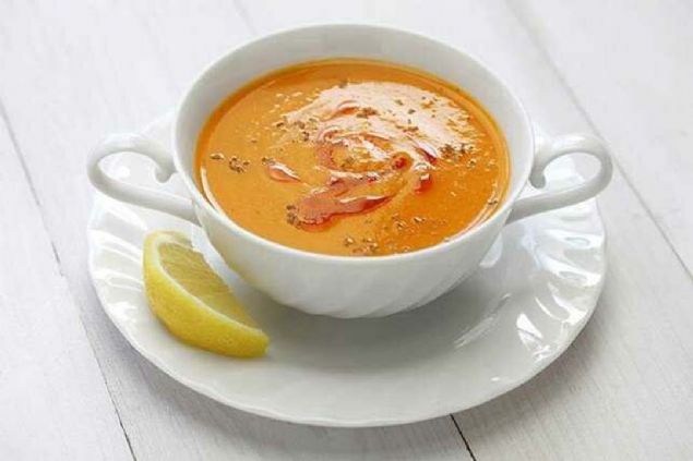 orba   <br><br>  orba gayet doyurucu bir yemek. zellikle de kremal ve unlu orbalar yerine et ve sebze suyu bazl, proteinli orbalar tercih ediyorsanz az kaloriyle ok doymak mmkn. Yemein nnde ya da tek bana bir n olarak bol bol orba tketin. 