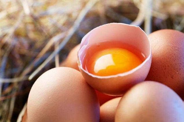 Yumurta   <br><br>  Protein deposu yumurta, bu zellii sayesinde tam bir ya dman. nk vcut proteini yakmak iin daha fazla enerji (yani kalori) harcyor. Ayn zamanda kas ktlenizi artryor ve daha uzun sre tok kalmanz salyor. 