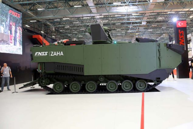 Bu aracn NATO'da sadece bir lkede olduunun altn izen Kurt, 'Baka bir projeden uyarlanm bir ara deil. Mayn ve balistik korumas, personel tama kapasitesi, kara ve deniz harekatnda dier rakiplerinden daha stn bir ara.' diye konutu. 