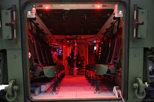 Bu szleme kapsamnda 27 adet ara teslim edilecek, bu aralardan 23' personel tayc, 2 deti adet komuta kontrol, 2 adeti de kurtarma arac. 