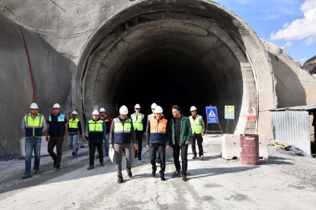 'T�nel in�aat�nda yakla��k y�zde 60 seviyesinde i� tamamlanm�� durumda. Say�n Cumhurba�kan�m�z�n talimatlar� �er�evesinde b�t�n arkada�lar�m�z ola�an�st� gayretle �al���yor...   