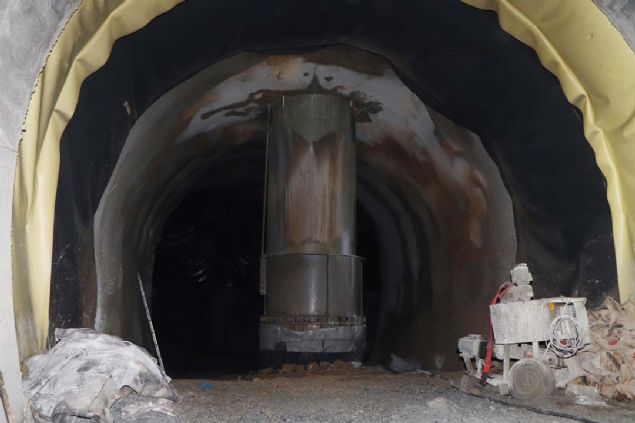 �ki y�nden de Karayollar� teknik ekiplerimizin kontrol�nde b�y�k bir �al��ma y�r�t�l�yor.' dedi.   