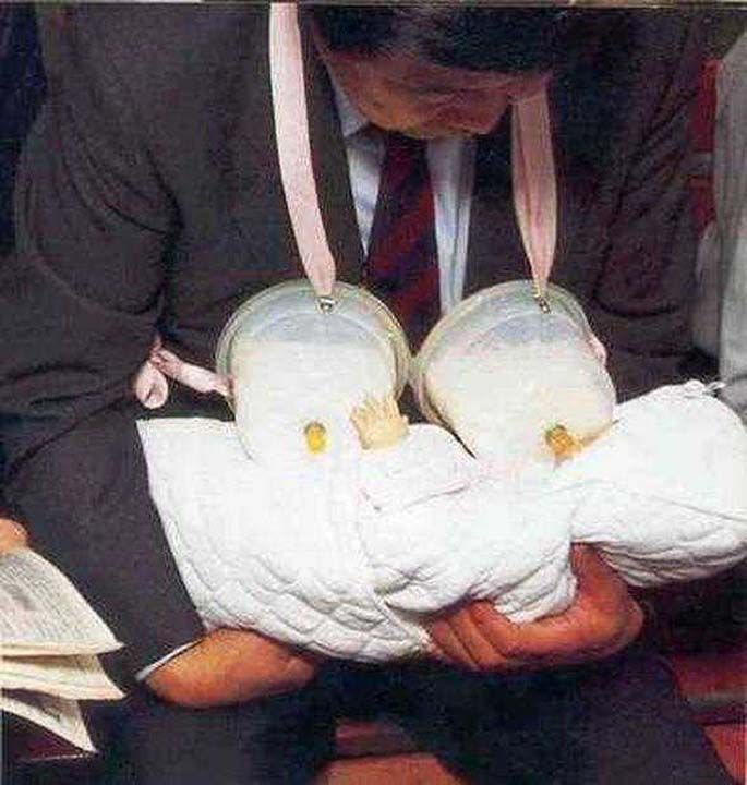 Durun daha bitmedi!   <br><br>  te trafik lambasndan emsiyeye mutlaka grmeniz gereken ve hayatmz batan sona deitirecek dier mthi bulular...   <br><br>  Bebeklerine anne efkati ile yaklamak isteyen Japon babalar iin gelitirilmi yapay gsler...  