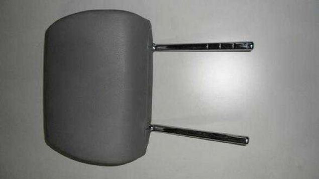 Kafal (koltuk bal) yerinden karn ve metal ubuklaryla cam krn.  