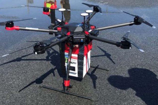 Ayrca yedek pervaneler, motorlar, bataryalar, g datm panosunun yan sra droneun dmesi ihtimaline kar bir parat sistemi gvenlik nlemi olarak alete yerletirildi.   