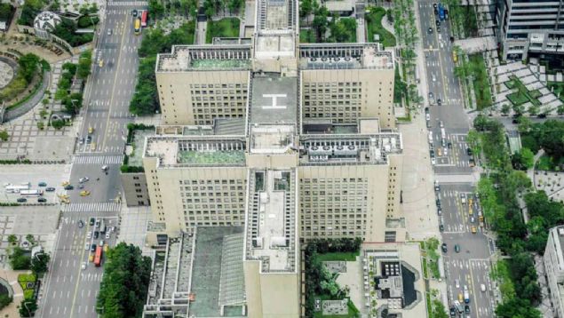 SADECE BE DAKKA SRD  <br><br>  Bbrein Baltimore'daki hastaneye ulatrlmas sadece be dakika srd.   