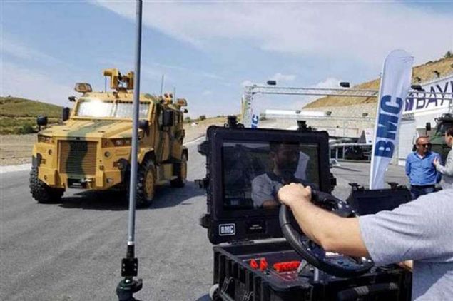 Askeri Srcsz Ara Prototipi, opsiyonel olarak uzaktan bir operatr mdahalesi ile de grev yapabilecek. 