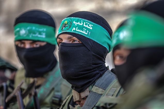 Gazze'nin g�neyindeki Han Yunus kenti ile En-Nuseyrat, El-Buru� ve El-Megazi m�lteci kamplar�ndan al�nan 4 Filistinlinin naa�� y�zlerce ki�inin kat�ld��� t�ren sonras� defnedildi. 