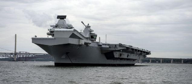 Kaynaklar Hindistan heyetinin Queen Elizabeth'in yapld skoya'daki uak gemisi Rosyth Tersanesi'ni de ziyaret ettiini belirtiyor.      