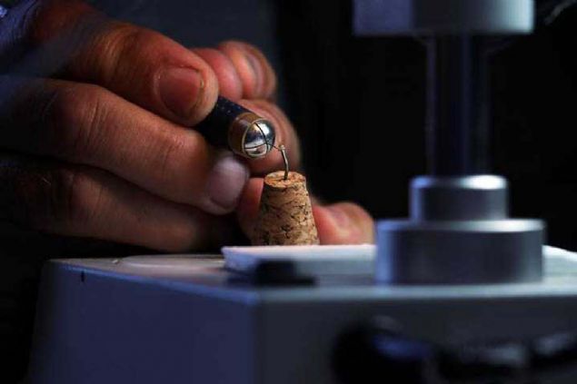 rmcek klyla yazd, ar inesiyle rtulad hlas suresini incir ekirdeine sdrmann gururunu yaadn dile getiren Korkmaz, 