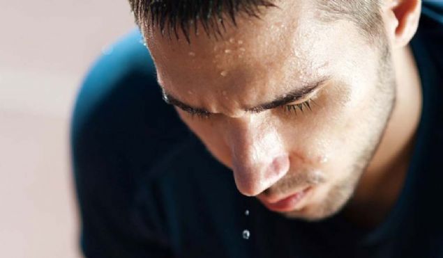 -Orulunun azna gzya veya ter girerse, bir iki damla gibi azsa, orucunu bozmaz, nk bundan korunmak zordur. ok olur da tuzluluunu aznn her yerinde duyar ve yutarsa orucu bozulur. Yutmayp tkrrse bozulmaz,    