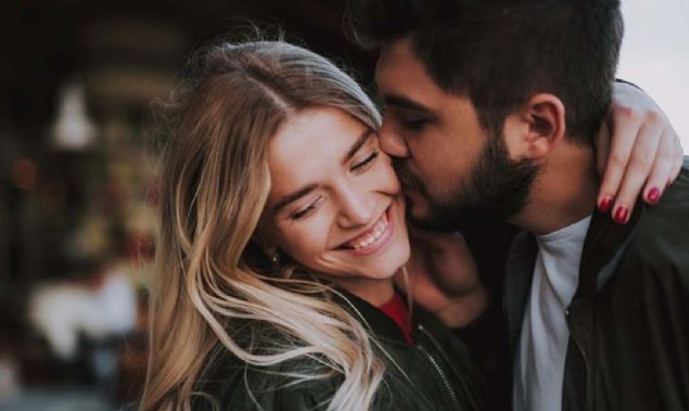 -Hanmn penin orucu, meni gelse de bozulmaz. perken ehvetlenip cnp olursa bozulur (Cnp olma ihtimali varsa, hanmn pmesi mekruh olur. Orucu bozacak derecede ok perse haram ilemi olur. nk orucu mazeretsiz bozmak haramdr. Ama perek cnp olunca kaza gerekir, kefaret gerekmez.),  