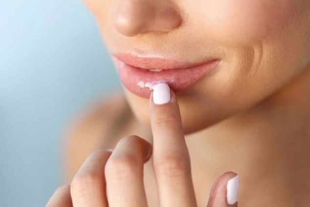 -Dudaktaki yal yutmak   