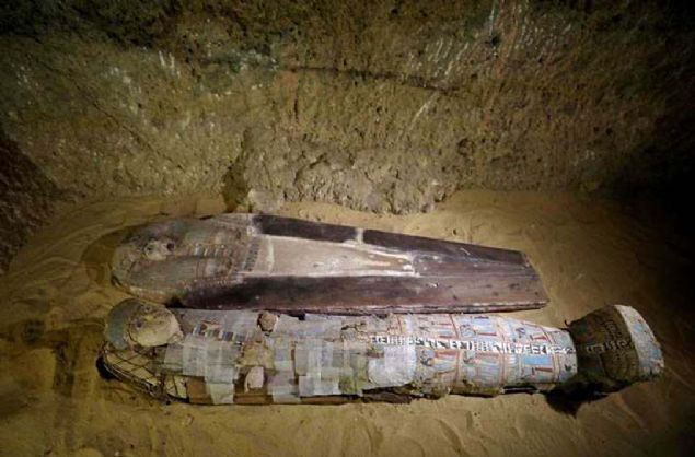 Kefedilen lahitlerdeki mumyalarn, beinci hanedanlk dnemi olarak da bilinen M. 2536 ila 2423 yllar arasnda yaad tahmin ediliyor. 