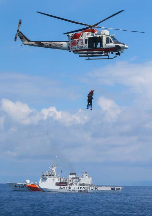 Tatbikat; Hava Eitim Komutan Korgeneral Ziya Cemal Kadolu, Sahil Gvenlik Komutan Tuamiral Ahmet Kendir'n de katlmyla balad.   