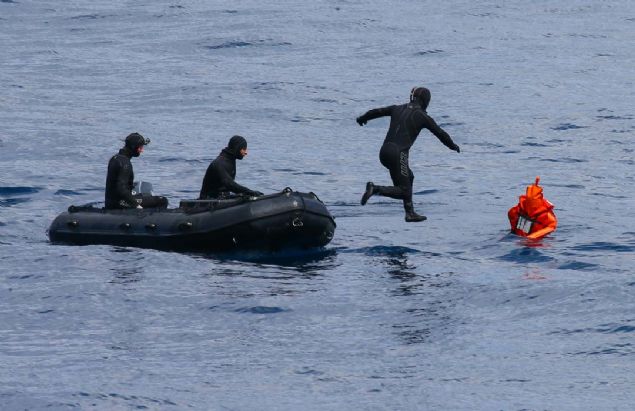 Yunanistan'n Sakz ve Midilli adalarnn arasnda kalan blmde yanan ve batan ticari geminin yardm ars Ulatrma ve Altyap Bakanl Ana Arama Kurtarma Koordinasyon Merkezinin tarafndan, Trk Silahl Kuvvetleri (TSK) Arama Kurtarma Koordinasyon Merkezi'ne bildirildi.   
