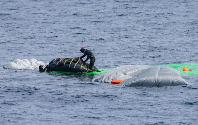 Sahil Gvenlik Komutanl'ndan da 2 arama kurtarma gemisi ile 6 Sahil Gvenlik botu ve 2 arama kurtarma ua sevk edildi.  