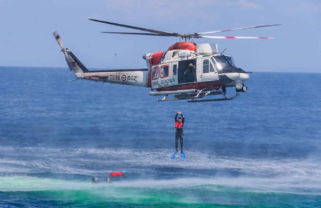 Talep zerine, TSK Arama Kurtarma Koordinasyon Merkezi tarafndan; kara, deniz ve hava kuvvetleri komutanlklar arama kurtarma koordinasyon merkezlerine mterek arama kurtarma harekat balatma emri verildi.  