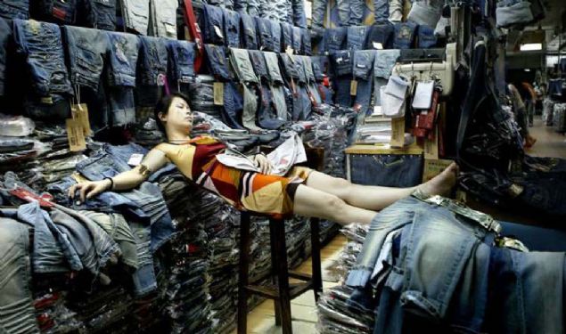 19. Olduka alkan bir halk olan inliler, gnlk rutinleri esnasnda ok yorulurlar ve zaman mekan fark etmeksizin her yerde uyuyabilirler.  <br><br>  (listelist) 