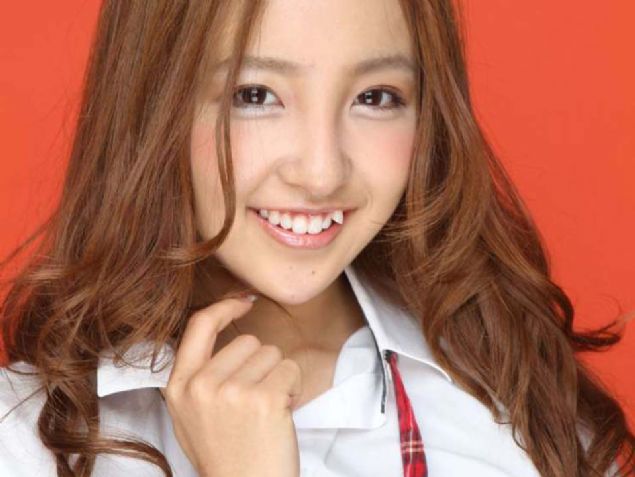 18. 'Vampir dileri' de in'de moda olan garip akmlardan biri. inli kadnlar bu dilerin, kedilere benzemelerine yardmc olduunu dnyorlarm. Doa size keskin diler vermemise, bunu bir di hekimiyle hemen zebilirsiniz. 