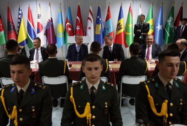  Milletin orduya ve askerlerine gemie nazaran ok daha byk bir samimiyetle ve kararllkla sarldnn altn izen Erdoan, szlerini yle srdrd: 