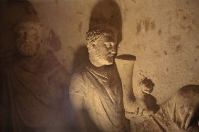 Mula'nn Milas ilesinde UNESCO Dnya Kltr Miras Geici Listesi'ne giren 2 bin 400 yllk Hekatomnos Ant Mezar, zel iklimlendirme sistemiyle salanan sabit scaklk ve nem deerleriyle korunuyor.   