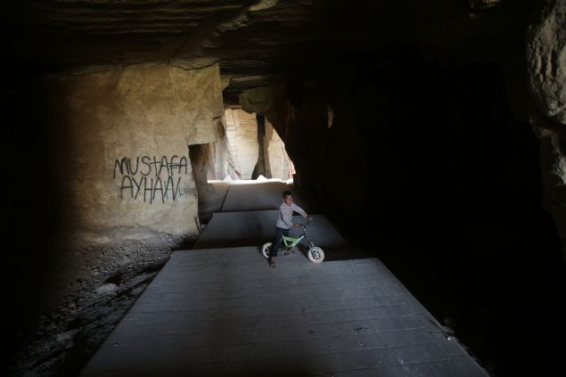 <p>  	<span style='color: rgb(51, 51, 51); font-family: "Roboto Condensed"; font-size: 19px;'>Mahalledeki küçük rehberler de fotoraf tutkunlarna ücretsiz konu mankenlii yapyor.</span></p>  