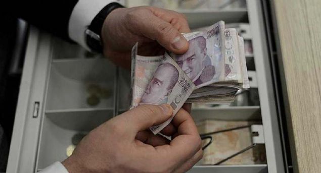 Emekli 700, yakn ise 125 liraya varan banka promosyonu alabiliyor. Baz bankalar ise emekli mteri yarna sunduu zel hizmetlerle katlyor. 