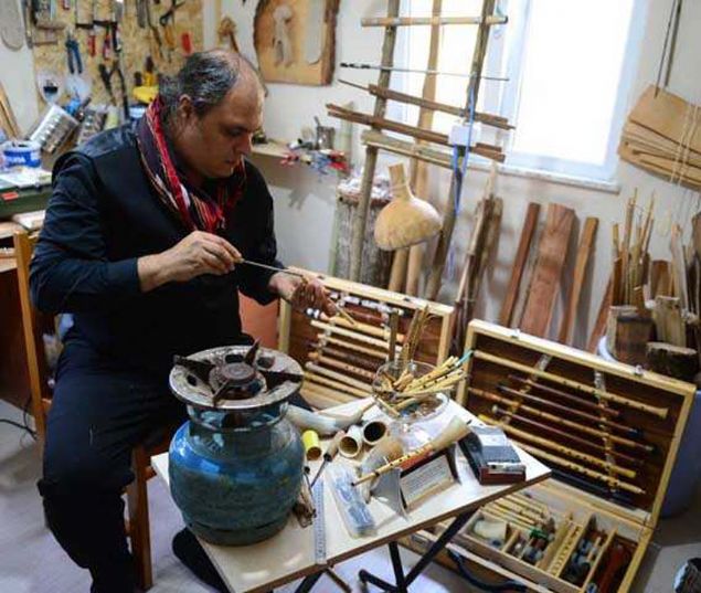 Kaya, yaklak 10 yldr mzik aletlerini aratrdn kaydederek, sanatn lmemesi, kltrn kaybolmamas iin altn dile getirdi.  