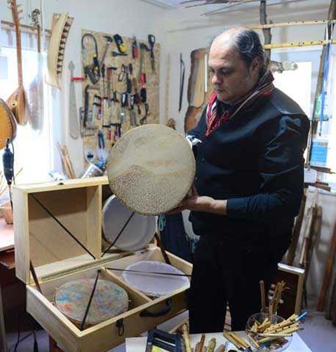 'Bu enstrmanlar gnmzde ok kullanlmyor, ben bunlar bularak mzik aletini de kendim yapyorum, oaltyorum...  