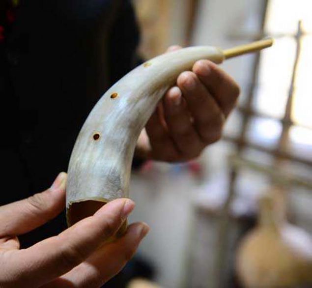 'Baz kaynaklar aratrdm, nemli alg yapmclarna dantm. nsanlara sora sora enstrmanlar bulmaya altm. Kaynaklarla da teyit edince enstrmanlar ortaya kt. alma byle devam etti.' diye konutu.   