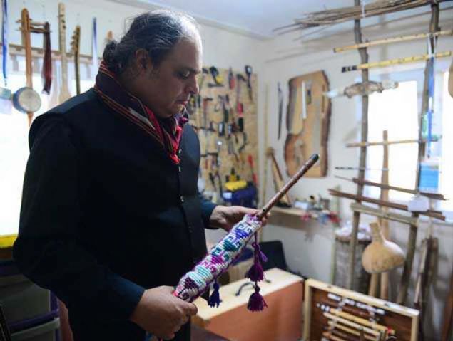 Yaklak 25 ili epey gezdim, oralarda insanlarla sohbet ettim. 'Bu alg burada var mdr? Yok mudur?' Sordum. Gerekirse dalarda obanlarla konutum, musiki cemiyetlerinde bu ii icra eden insanlarla grtm.'  