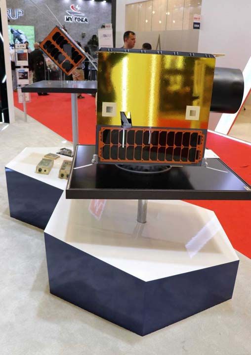 irket, mikro ve nano uydulara ynelik almalar yrtyor.   <br><br>  STM tarafndan gelitirilen Yksek znrlkl Mikro Yer Gzlem Uydusu Lagari, sahada taktik grnt ihtiyacnn yakn gerek zamanl karlanmas, 