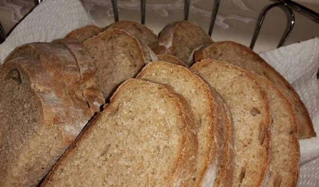 'Pide yerine esmer ekmek t�ketin'  <br><br>  Ak s�zlerine ��yle devam etti: 'S�cak pidenin kokusuna dayanmak zor olsa da 1 avu� i�i b�y�kl���nde Ramazan pidesinin 1 dilim ekmek yerine ge�ti�ini ve �zerindeki susamlar nedeniyle kalorisinin normal ekme�e g�re daha y�ksek oldu�unu unutmadan t�ketmek gerekmelidir. Tokluk hissi sa�lanmas� a��s�ndan da pide yerine tam tah�ll� ekmeklerin tercih edilmesi daha uygun olacakt�r...      