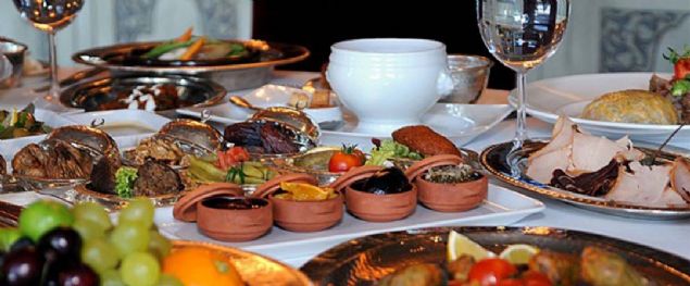 Dyt. Psk. Meryem Berrin Ak, Ramazan'da en �ok yap�lan yeme i�me yanl��lar�n� anlatt�, birlikte t�ketilmemesi gereken besinleri s�ralad�.             