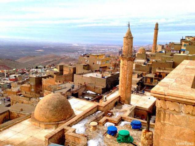 evresinde ve iinde Mardin'in kadim sanat Telkariciler var. Einize dostunuza ok anlaml hediyeler alabilirsiniz.  <br><br>  Ama Midyat demek ayn zamanda Mor Gabriel Manastr demek, o grkemli yapy da gezmeden Midyat'tan ayrlmayn. 