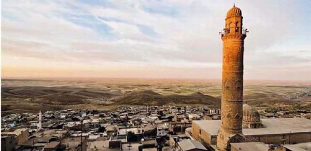 Caminin Mezopotamya'ya bakan gzel minaresi ile harika fotoraflar ekeceinizden kukum yok. Franszlarn Eyfel Kulesi var ise, Mardin2in de Ulu Camii var elbette.  <br><br>  Fotoraf ii yaratclktr, muhteem kareler iin yaratclnz kullann.    