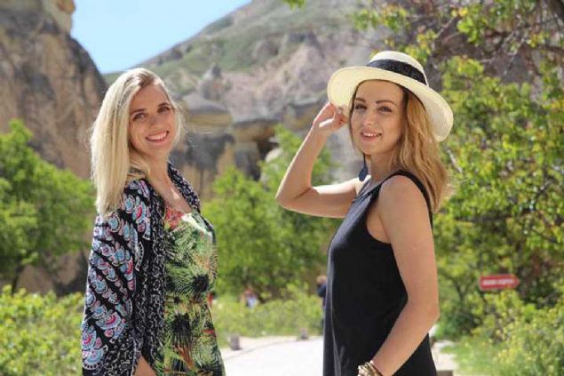 Turizm sekt�r�, 2018'de �mitler �o�ald�, 2019 �ok iyi gidiyor, 2020 y�l�ndan ise daha �mitli. Bu y�l�, T�rkiye ve Kapadokya b�lgesindeki turist say�s� a��s�ndan ge�en y�llara k�yasla art�� g�stererek tamamlayaca��m�z� d���n�yorum.' 