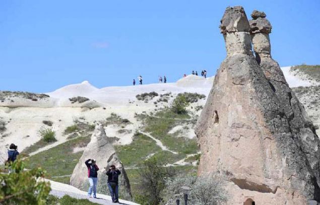 Cho, 'Kapadokya'ya ilk defa geldim. �ok g�zel ve d�nyan�n ba�ka yerinde olmayan �ok ilgin� co�rafi yap�s� var. Daha �nce buray� g�ren arkada��m�n foto�raflar�na bakm��t�m. �lgimi �ekti, g�rmem gerekti�ini d���nd�m ve ilk f�rsatta Kapadokya'ya geldim. Buras� �ok farkl� bir turizm alan�.' dedi. 