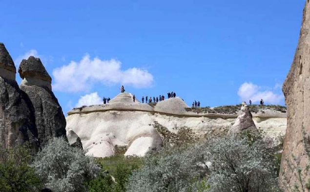 Neira, 'Kapadokya'y� g�ky�z�nden g�rmek i�in s�cak hava balon turuna kat�ld�m. Muhte�em bir manzara vard�. G�reme A��k Hava M�zesi ve �e�itli yerleri gezdim.  