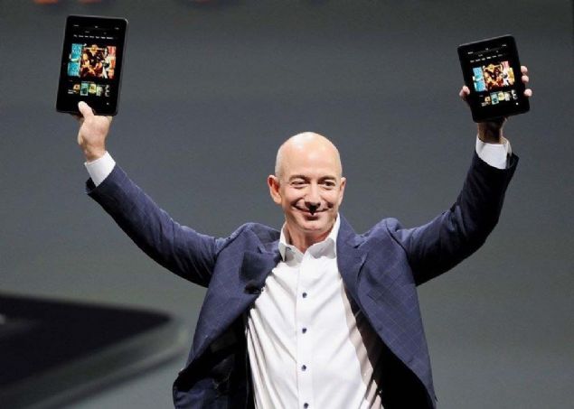 AMAZON FKR BEENLMEYNCE STFA ETT  <br><br>  Amazon'un fikrini irkete sunan Bezos bu projesi kabul edilmeyince istifa etti ve milyarderlie giden yolda ilk admn att.     