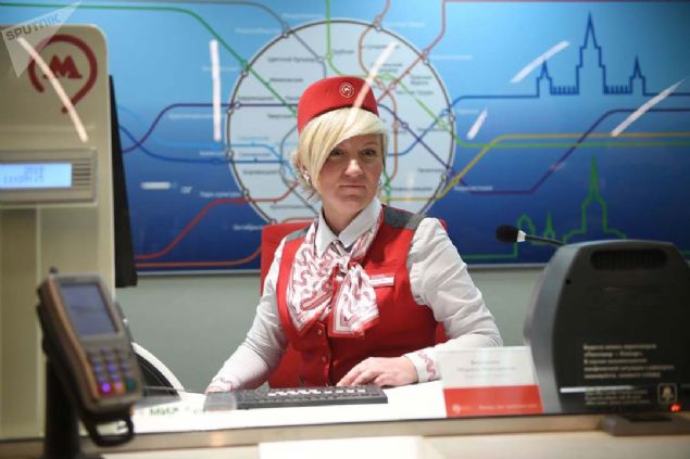 G�n�m�z Moskova metrosunun istasyon g�revlisi i� ba��nda.   
