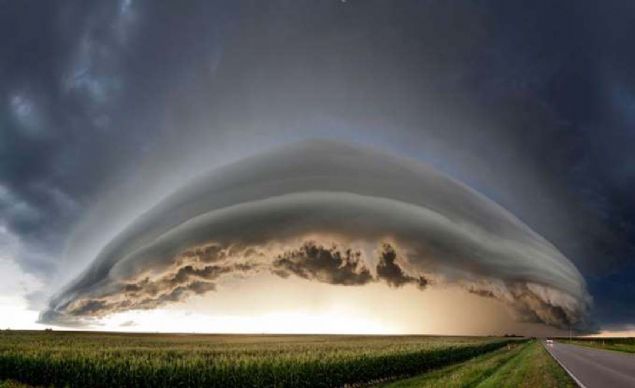 Bir arkus bulutu, Nebraska, ABD.   <br><br>  (MSN)         